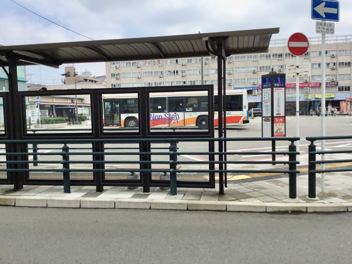 「津久野駅前」バス停留所