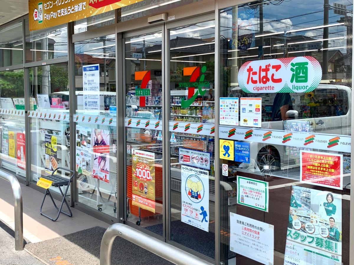 セブンイレブン 川口戸塚鋏町北店のエントランス外観