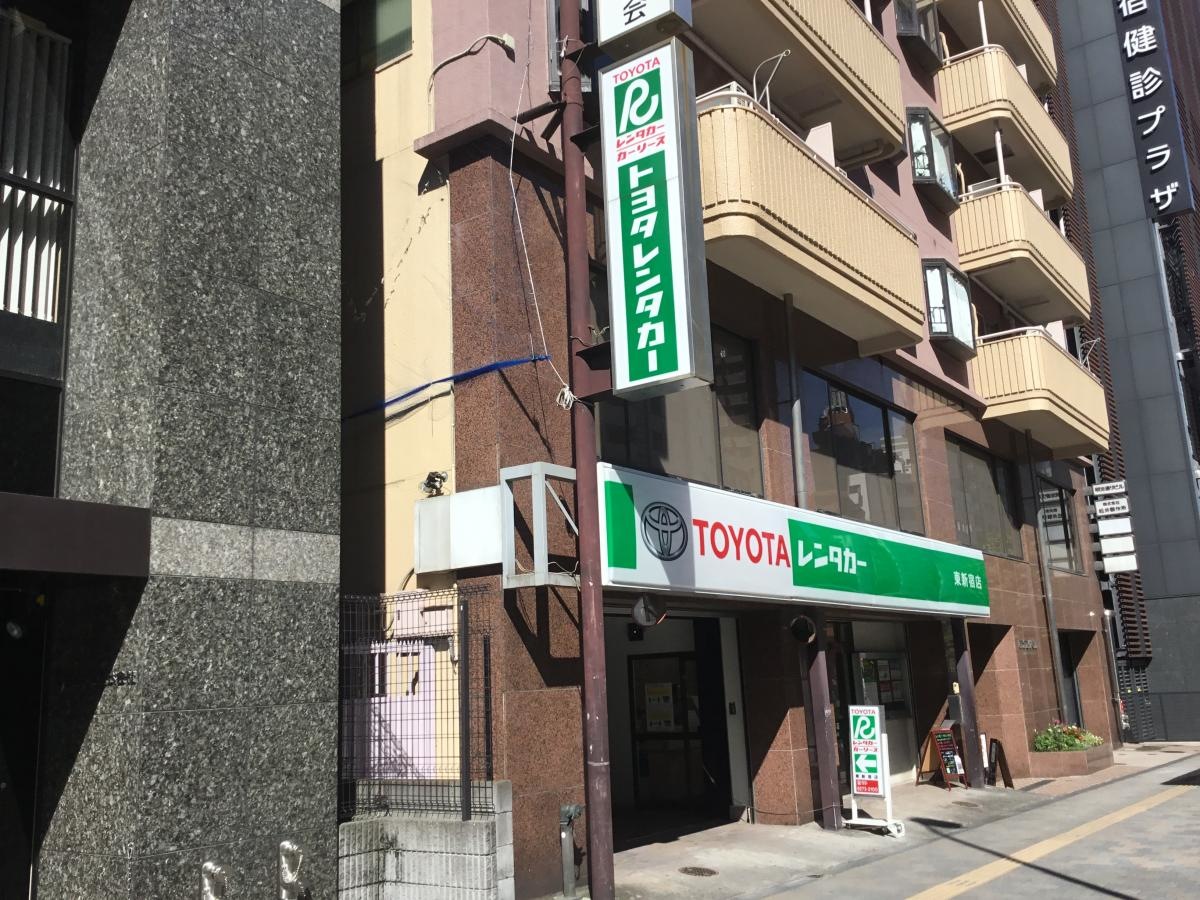 左から
