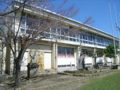 新玉小学校