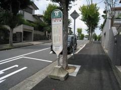 「若草小学校前」バス停留所