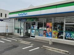 ファミリーマート　港入場店