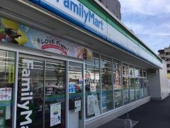 ファミリーマート　港入場店
