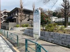 「小豆沢公園」バス停留所