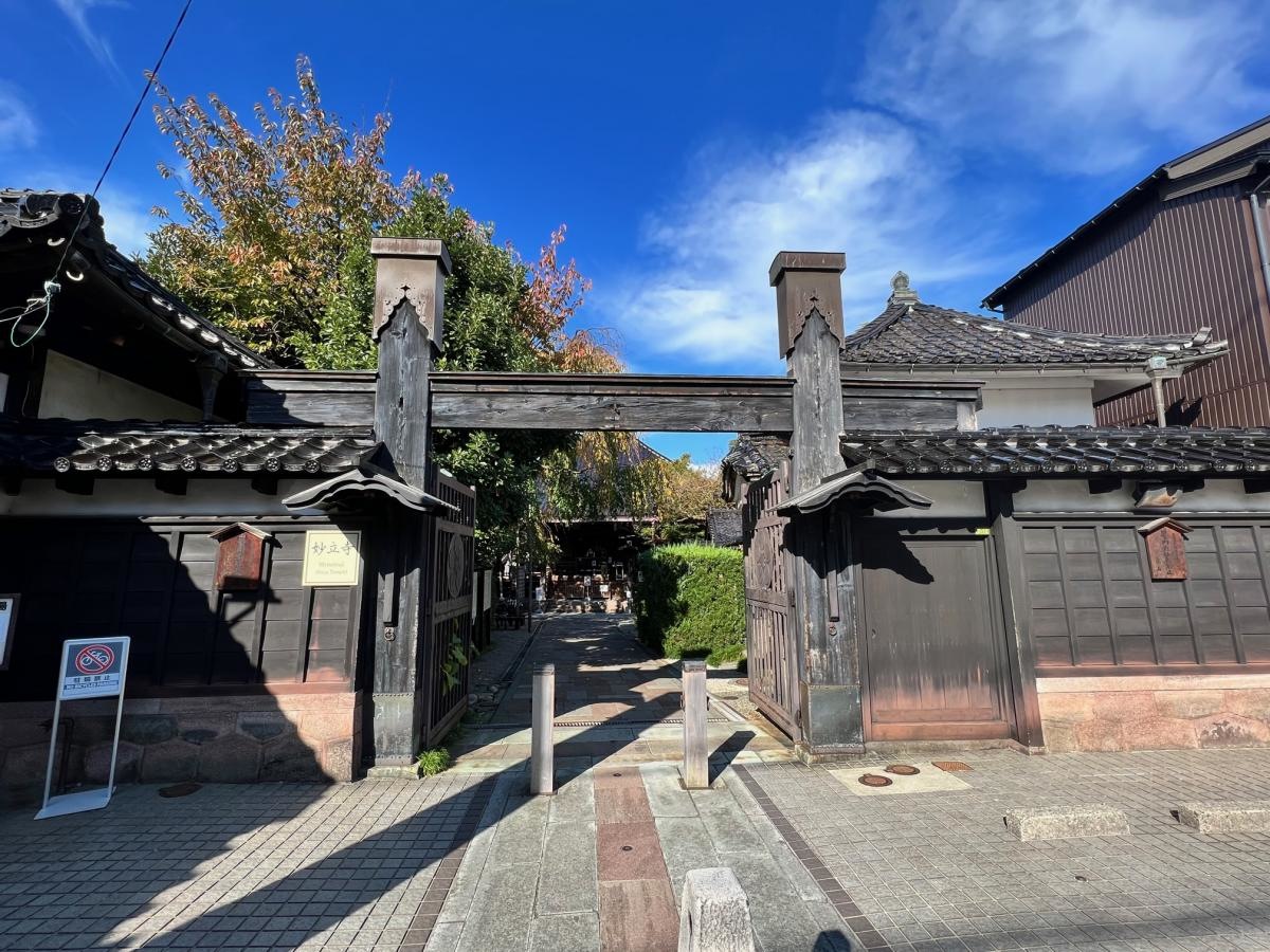 妙立寺外観