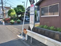 「岡上」バス停留所