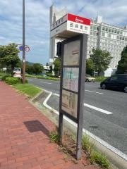 「西曲里町」バス停留所
