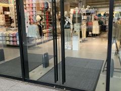 ジーユー　マロニエゲート銀座店