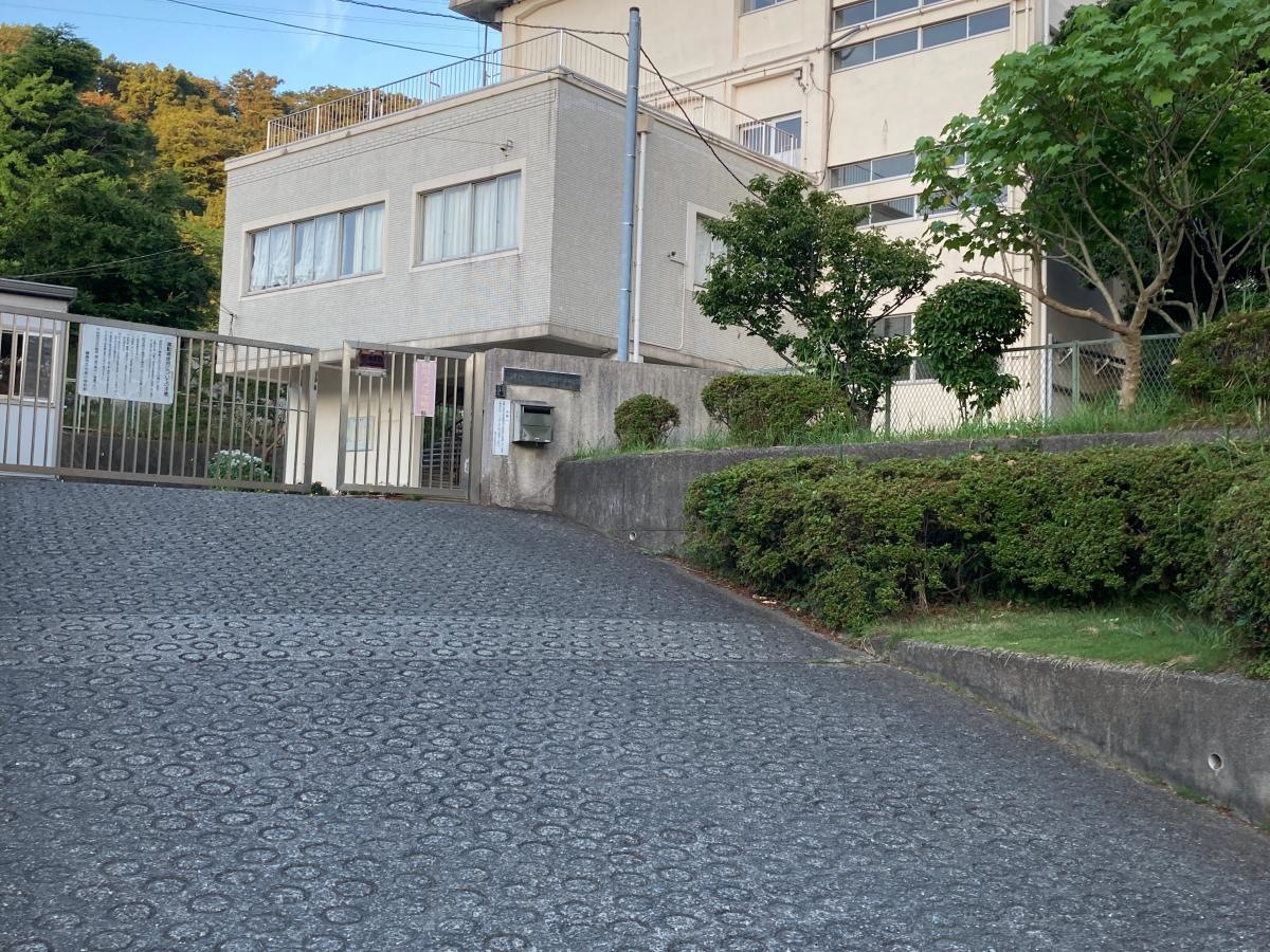 今泉小学校の外観です。