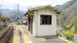 鶯巣駅