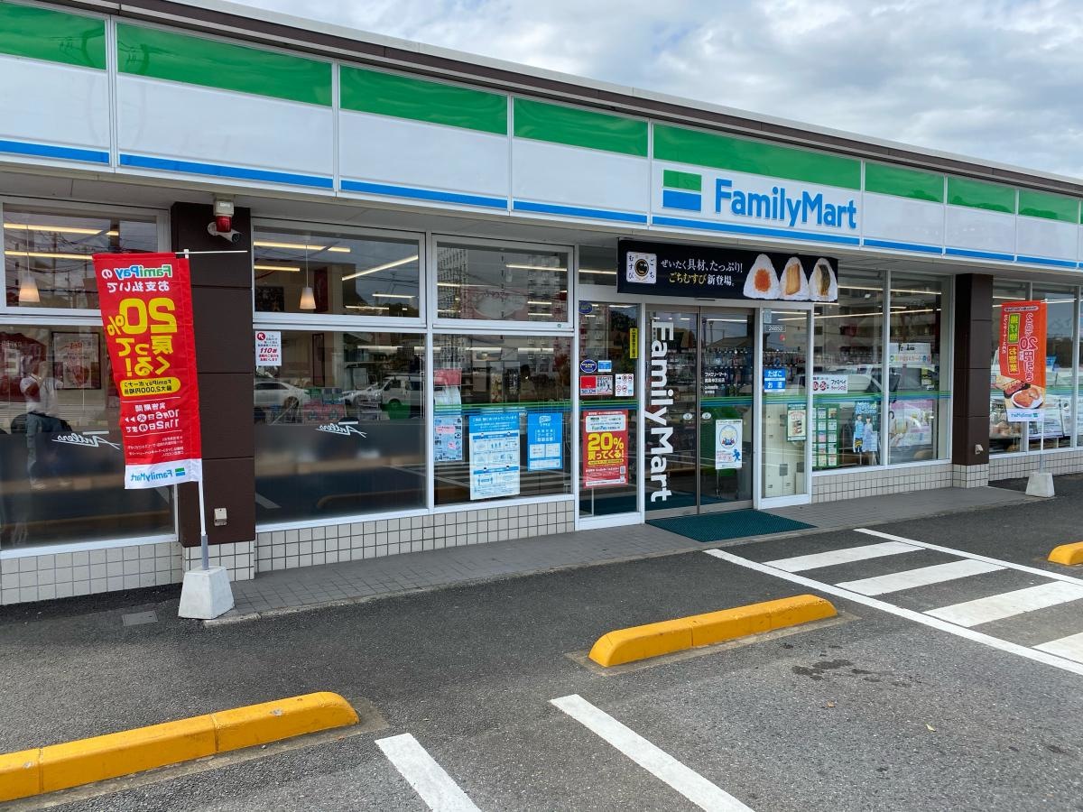 店舗入口附近を撮影