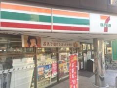 セブンイレブン　港区飯倉店