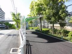 「神の谷小学校前」バス停留所