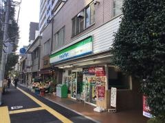 ファミリーマート　文京向丘一丁目店