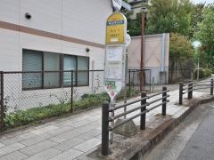 「城山手入口」バス停留所