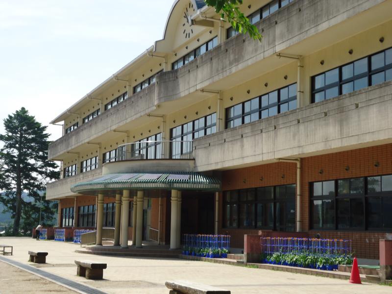南 丹 市立 園部 小学校