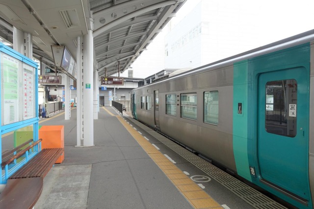 鉄道駅名標高知行