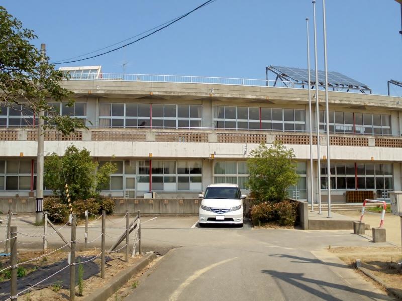 建物側面　教室側
