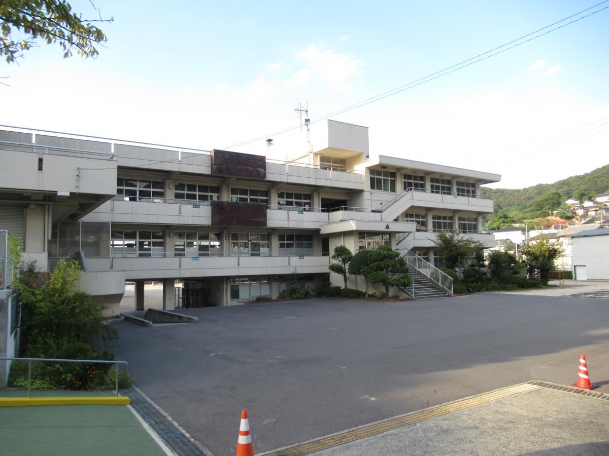 坂小学校