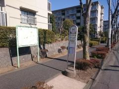 「吉田新町」バス停留所