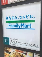 ファミリーマート　ファーストスクエアＥＡＳＴ店