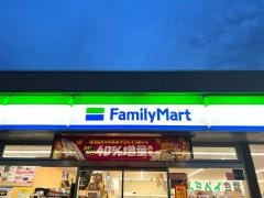 ファミリーマート　中川中野本町店