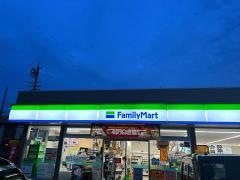 ファミリーマート　中川中野本町店