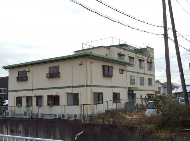 三亀 建物全景