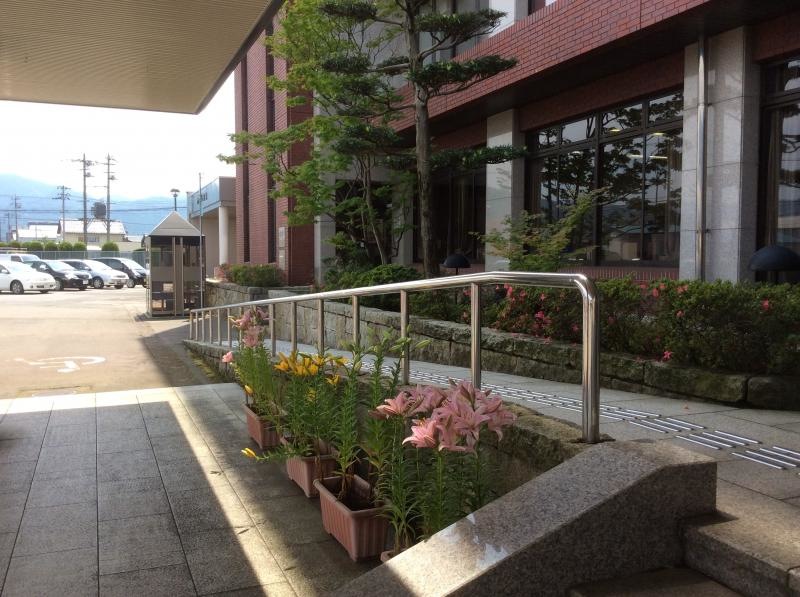 入り口横スロープ正面左