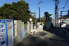 「切通し下」バス停留所