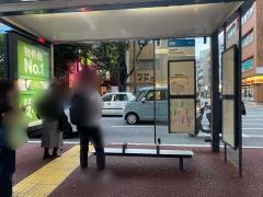 「赤坂門(明治通)」バス停留所