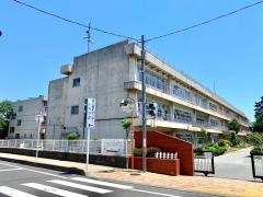 日進小学校