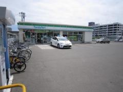 ファミリーマート　南仙台駅西口店