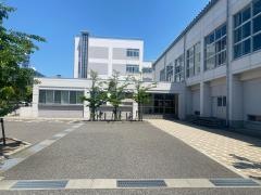 南万代小学校