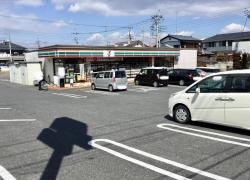セブンイレブン　河内下岡本店