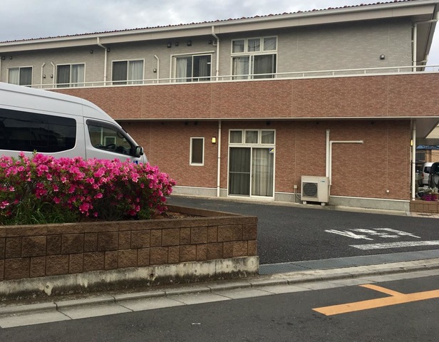 駐車場入り口付近。
