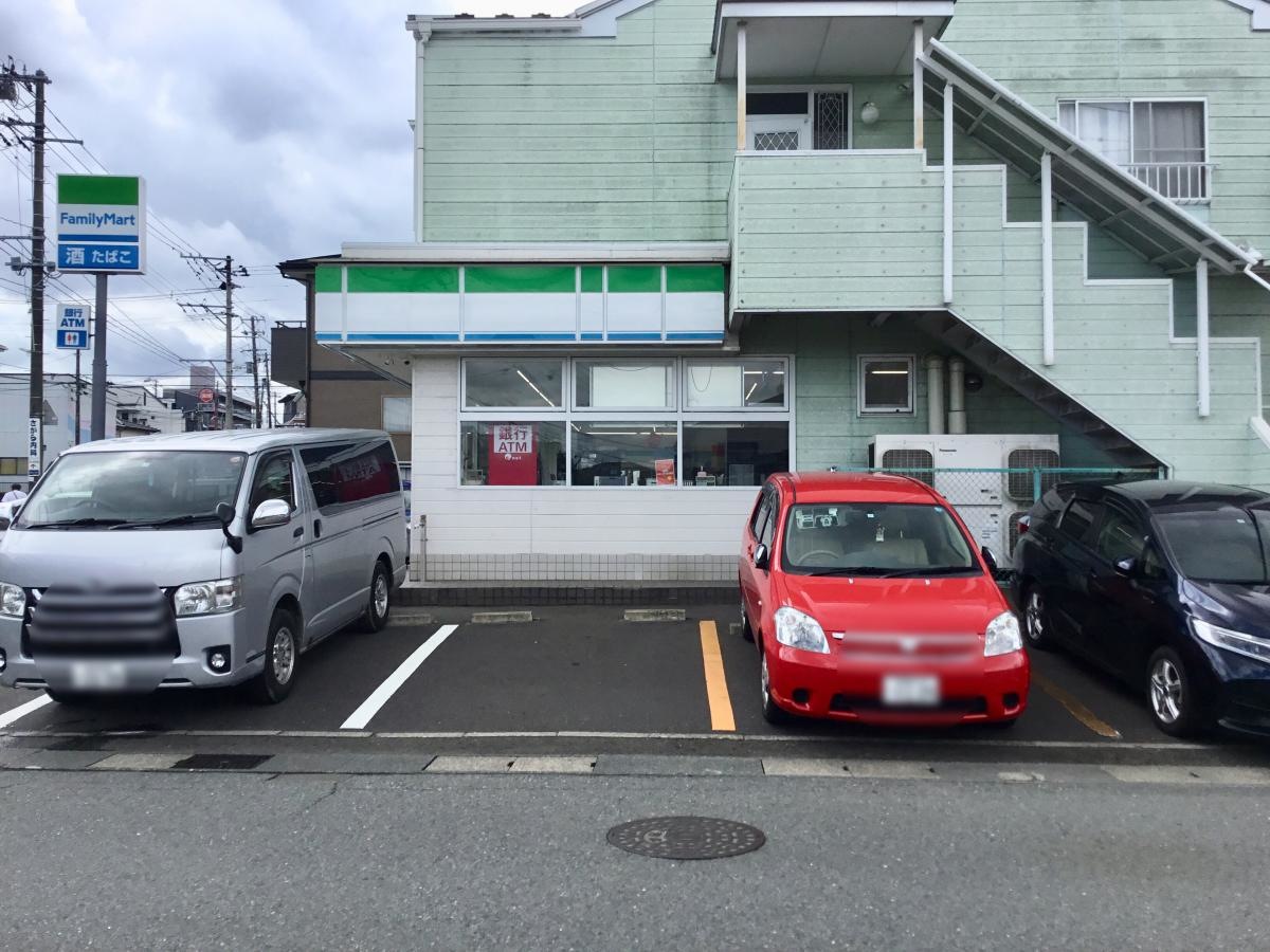 ファミリーマート ウッディ南光台店です。