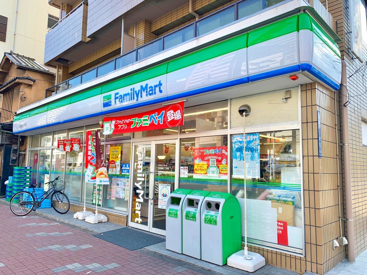 ファミリーマート 江東東陽一丁目店の北側からの店舗外観