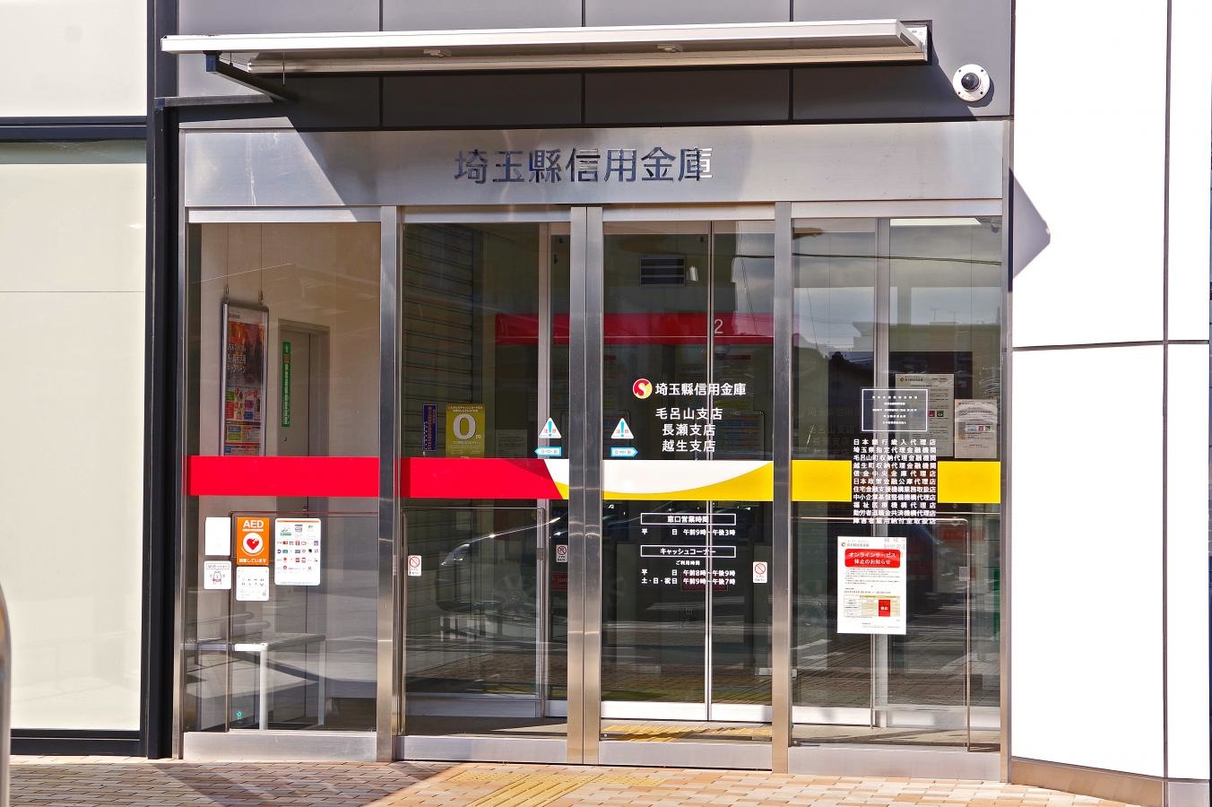 店舗の出入り口前