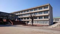上地小学校