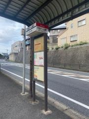 「穴生ドーム南口」バス停留所
