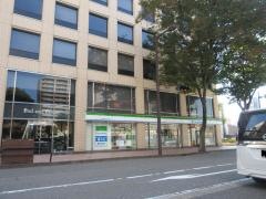 ファミリーマート　金沢本町二丁目店