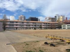 新宿小学校