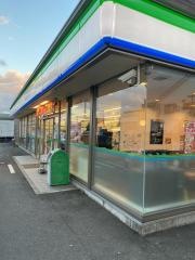 ファミリーマート　嬉野温泉店
