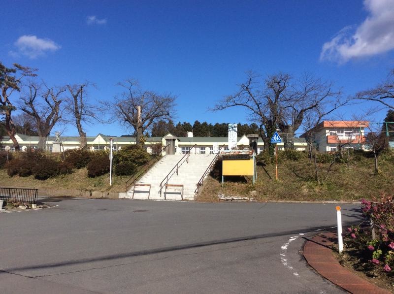 西郷小学校です。