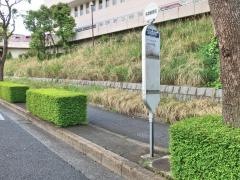 「多摩郵便局」バス停留所
