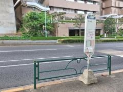 「多摩郵便局」バス停留所