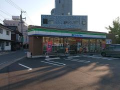 ファミリーマート　喜々津駅前店