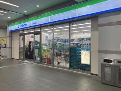 ファミリーマート　名鉄金山駅改札内東口店