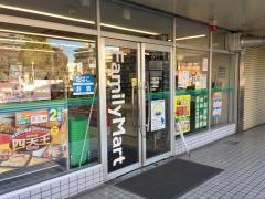 ファミリーマート　岩倉駅前店